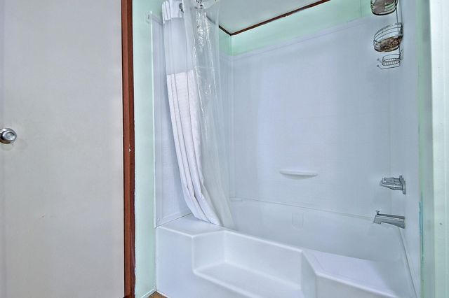 317 River Road, Angleton, TX 77515