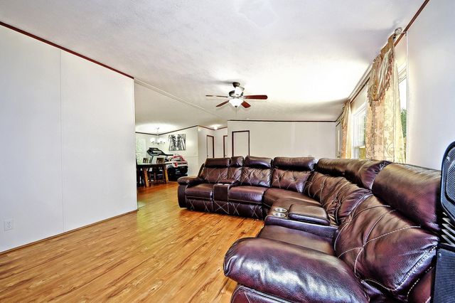 317 River Road, Angleton, TX 77515