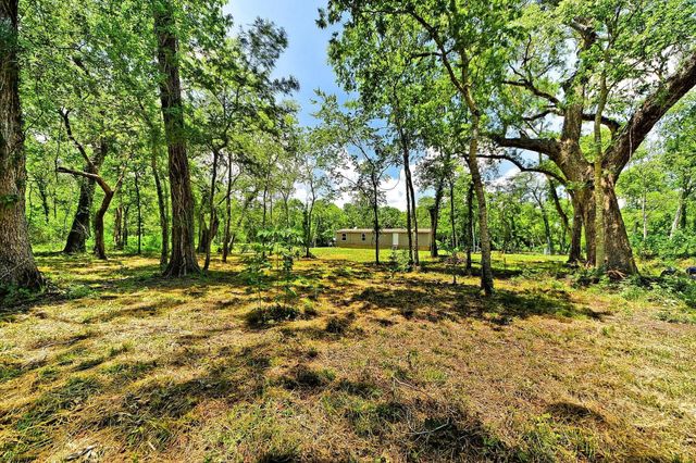 317 River Road, Angleton, TX 77515