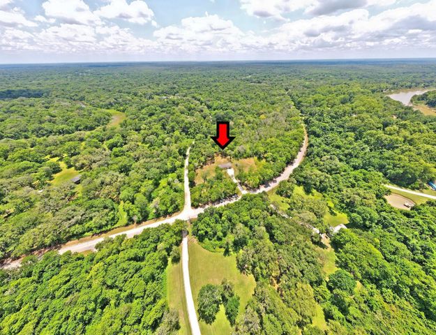 317 River Road, Angleton, TX 77515