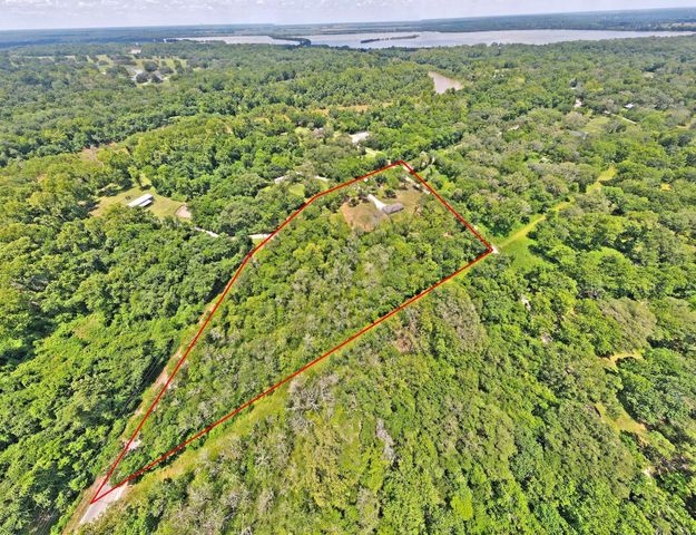 317 River Road, Angleton, TX 77515