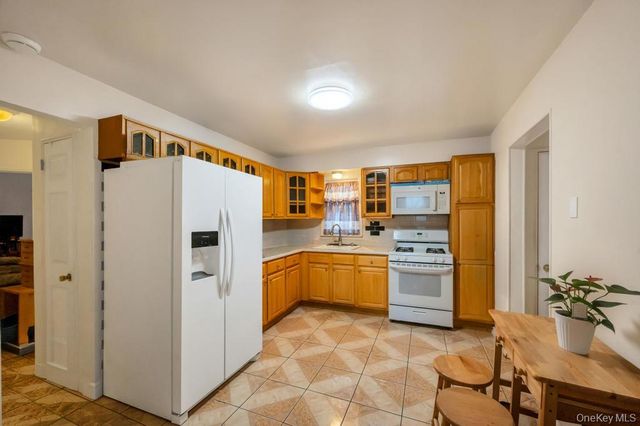 14 Cleaves Avenue, Hempstead, NY 11550