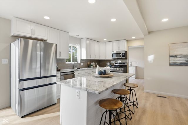 731 W 600 N, Whiteland, IN 46184