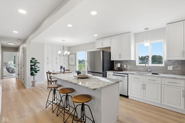 731 W 600 N, Whiteland, IN 46184