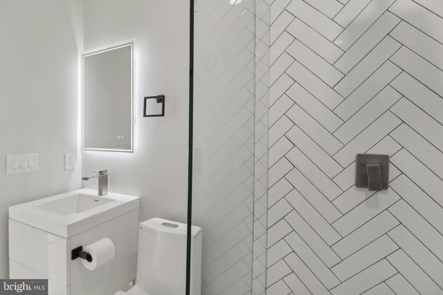 2213 M St NE Unit 4, Washington, DC 20002