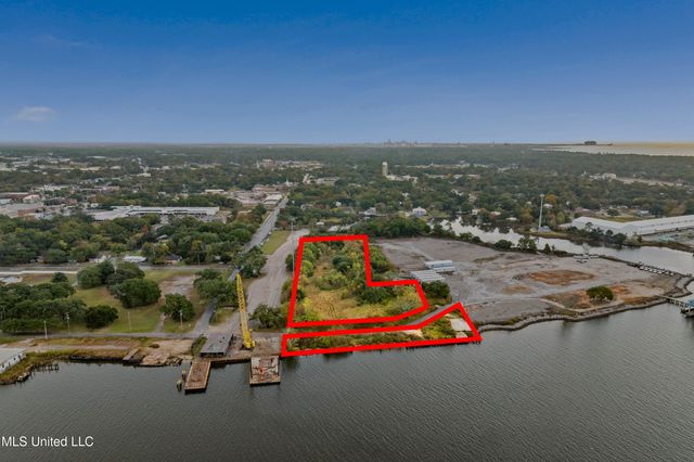 Front Street, Pascagoula, MS 39567