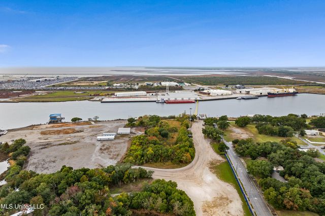 Front Street, Pascagoula, MS 39567