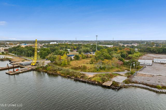 Front Street, Pascagoula, MS 39567