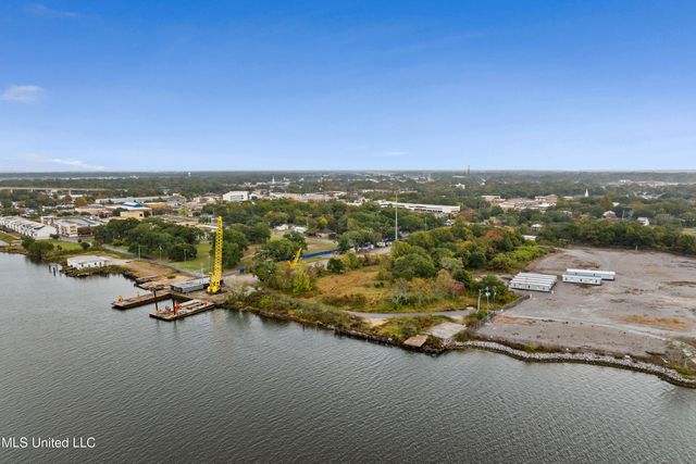 Front Street, Pascagoula, MS 39567