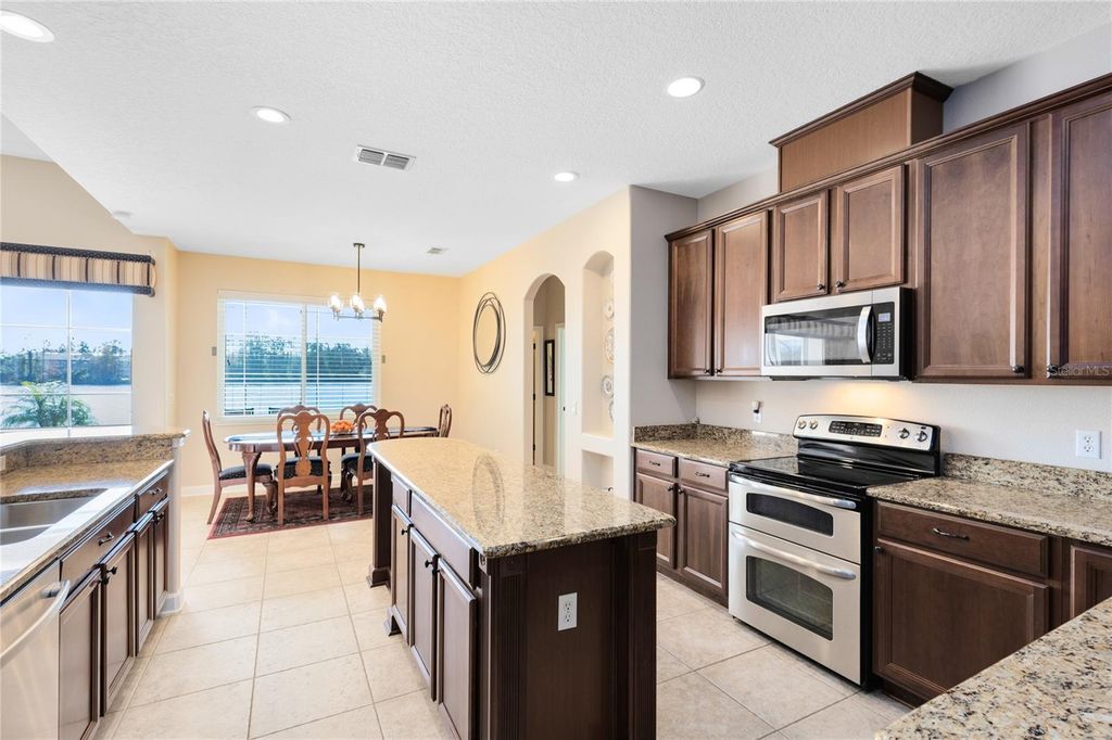 Image 16 of property listing at 9958 OAK QUARRY DRIVE, Orlando, FL 32832