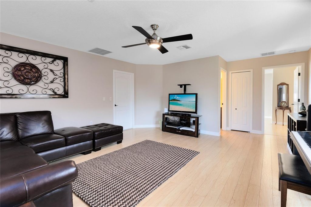 Image 31 of property listing at 9958 OAK QUARRY DRIVE, Orlando, FL 32832