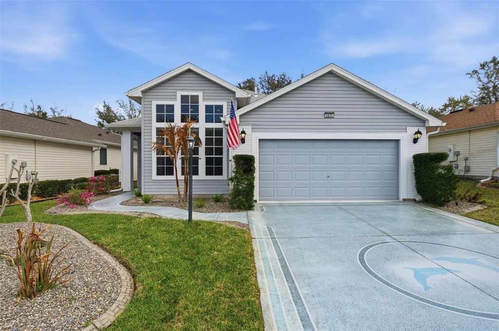 Image 2 of property listing at 5135 INDIAN OCEAN LOOP, Tavares, FL 32778