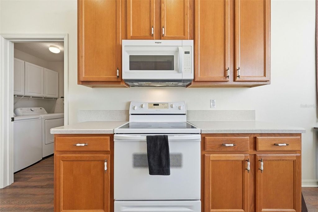 Image 11 of property listing at 5135 INDIAN OCEAN LOOP, Tavares, FL 32778