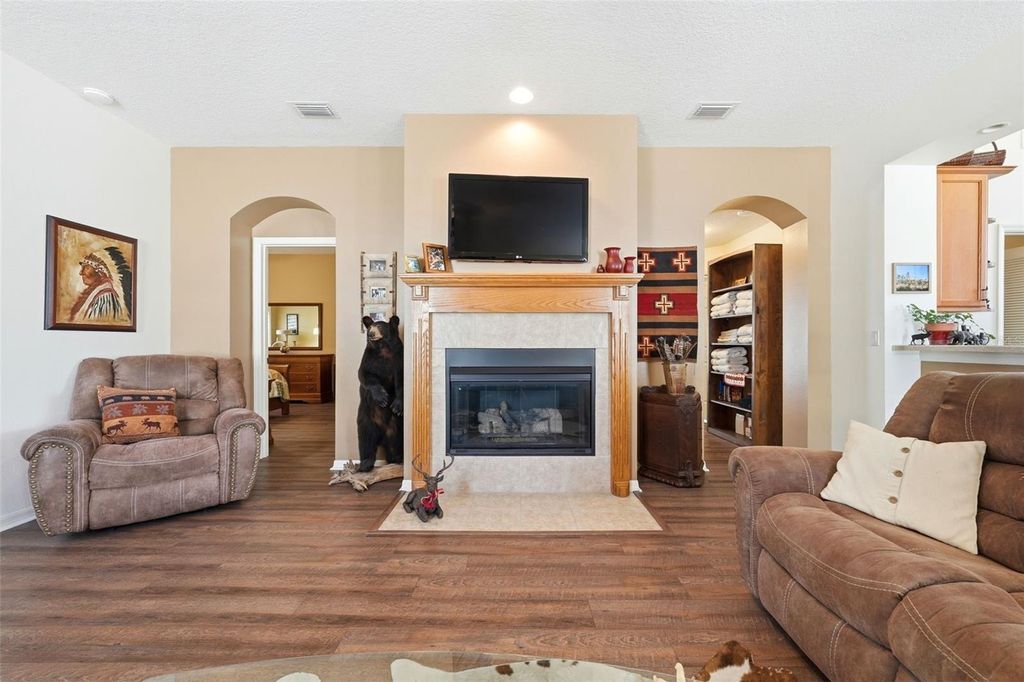 Image 15 of property listing at 5135 INDIAN OCEAN LOOP, Tavares, FL 32778