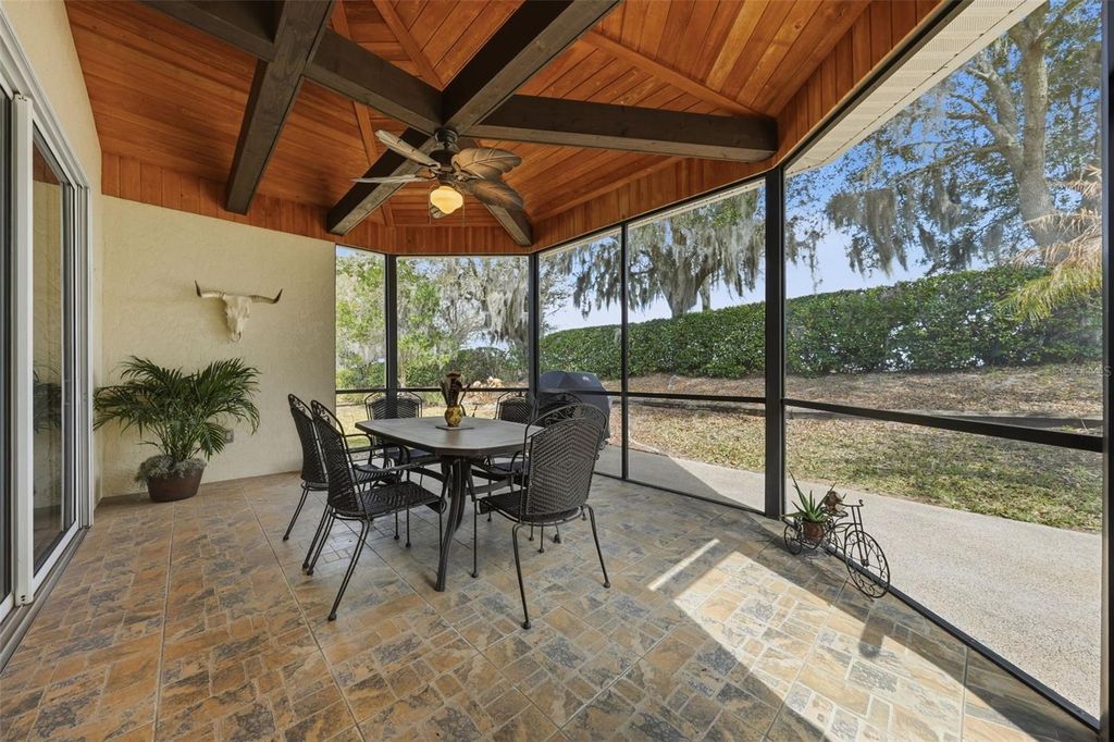 Image 20 of property listing at 5135 INDIAN OCEAN LOOP, Tavares, FL 32778