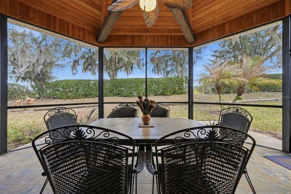 Image 21 of property listing at 5135 INDIAN OCEAN LOOP, Tavares, FL 32778