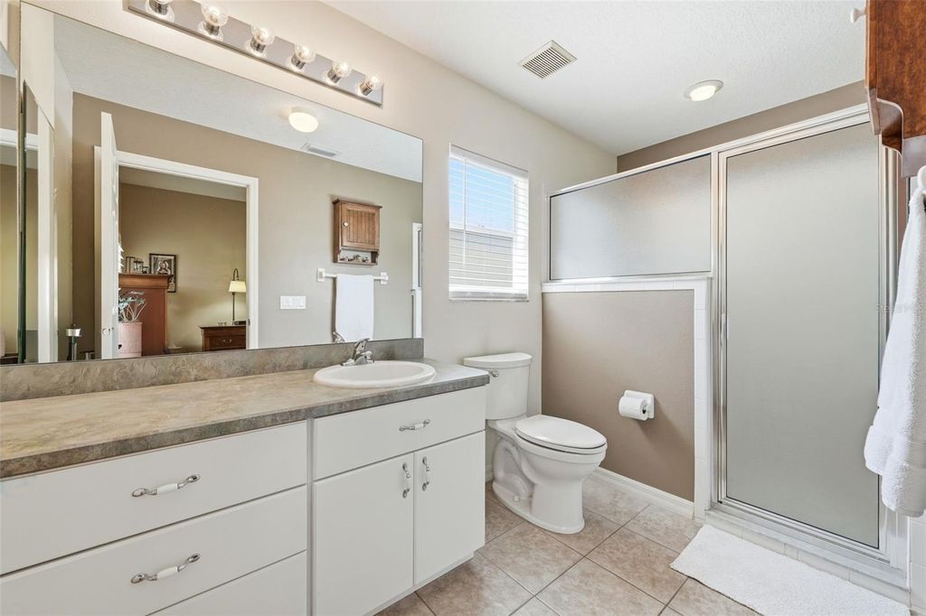 Image 26 of property listing at 5135 INDIAN OCEAN LOOP, Tavares, FL 32778