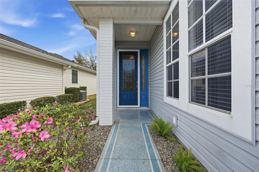 Image 4 of property listing at 5135 INDIAN OCEAN LOOP, Tavares, FL 32778