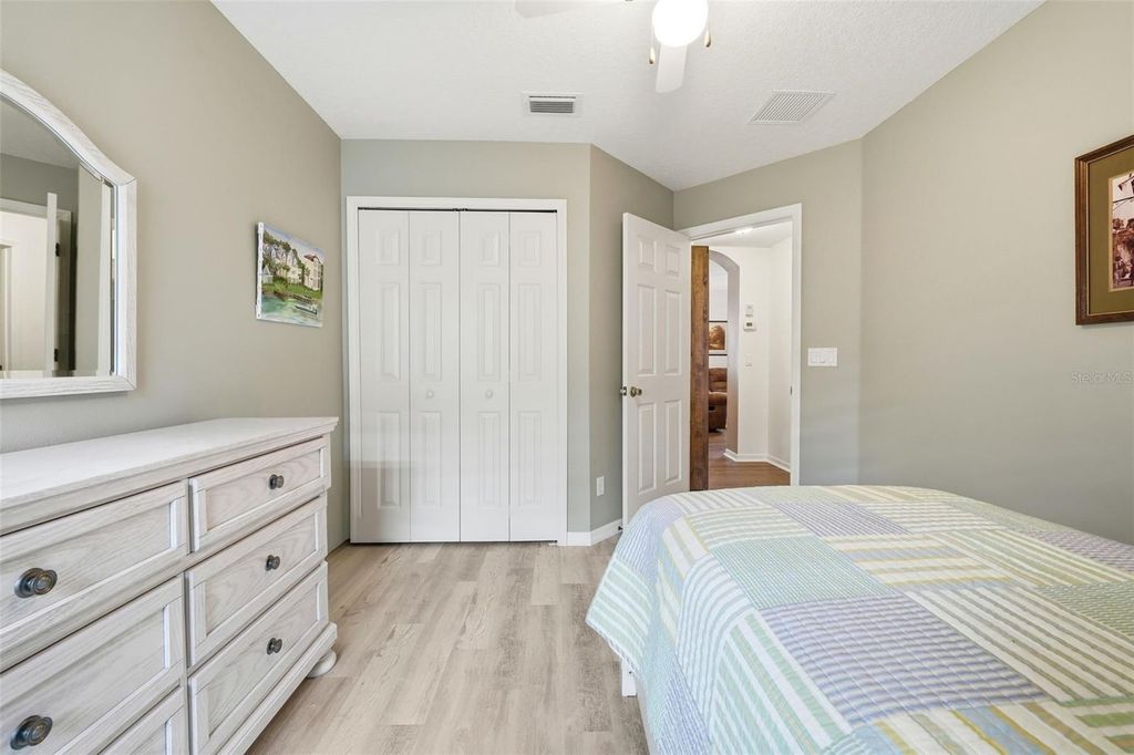 Image 32 of property listing at 5135 INDIAN OCEAN LOOP, Tavares, FL 32778