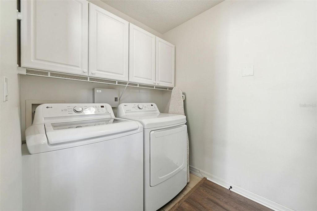 Image 35 of property listing at 5135 INDIAN OCEAN LOOP, Tavares, FL 32778