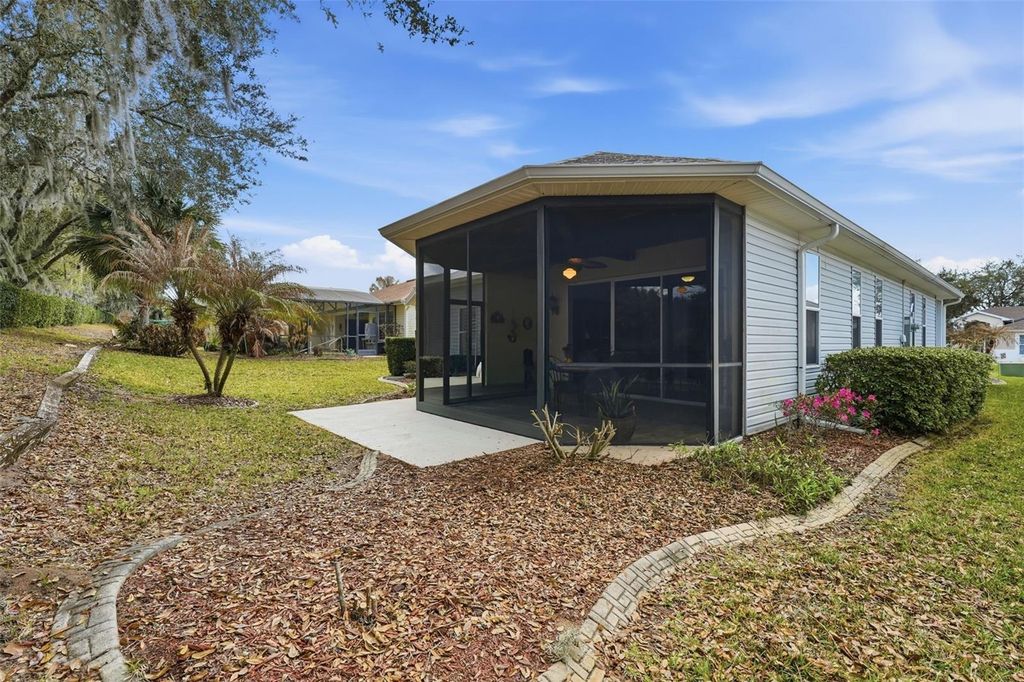 Image 39 of property listing at 5135 INDIAN OCEAN LOOP, Tavares, FL 32778