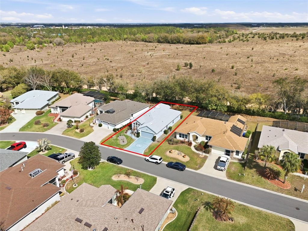 Image 47 of property listing at 5135 INDIAN OCEAN LOOP, Tavares, FL 32778