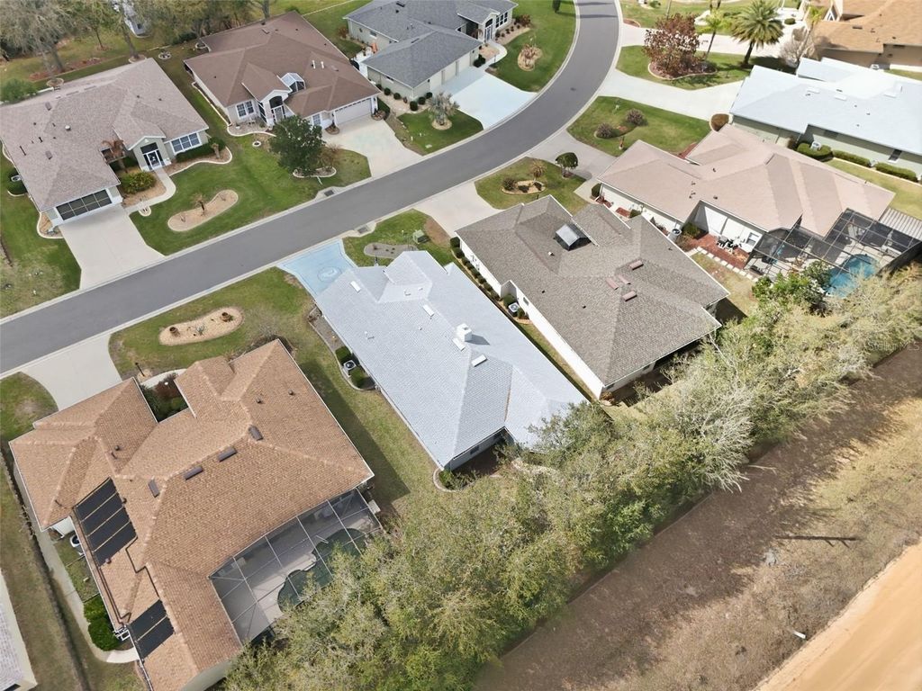 Image 49 of property listing at 5135 INDIAN OCEAN LOOP, Tavares, FL 32778