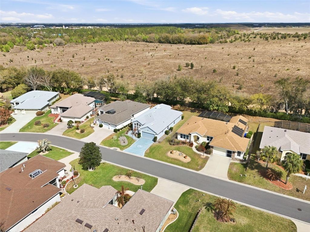 Image 50 of property listing at 5135 INDIAN OCEAN LOOP, Tavares, FL 32778