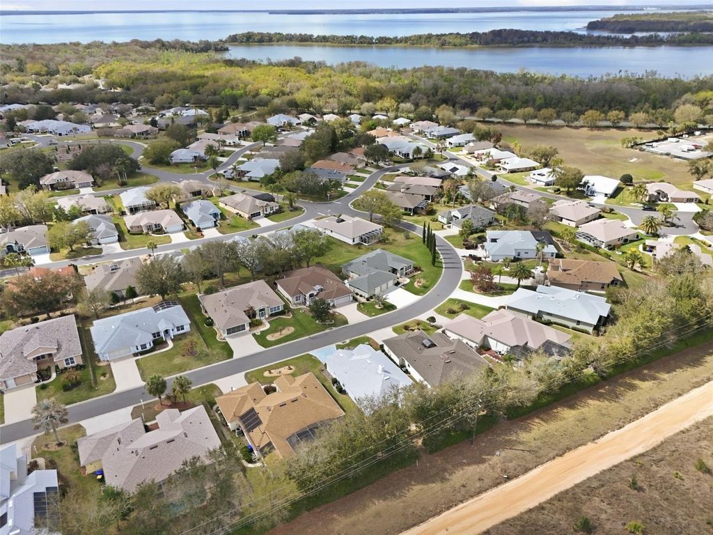 Image 52 of property listing at 5135 INDIAN OCEAN LOOP, Tavares, FL 32778