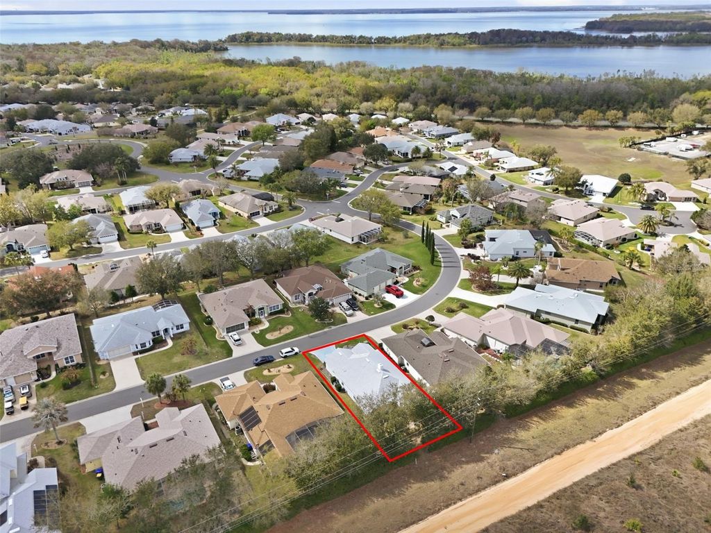 Image 53 of property listing at 5135 INDIAN OCEAN LOOP, Tavares, FL 32778