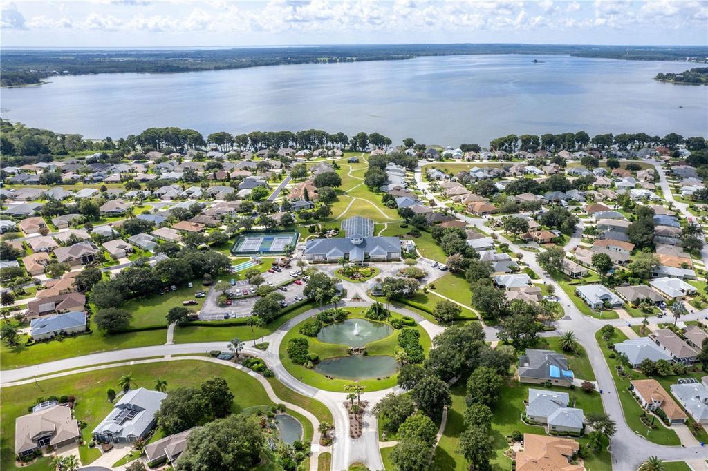 Image 64 of property listing at 5135 INDIAN OCEAN LOOP, Tavares, FL 32778