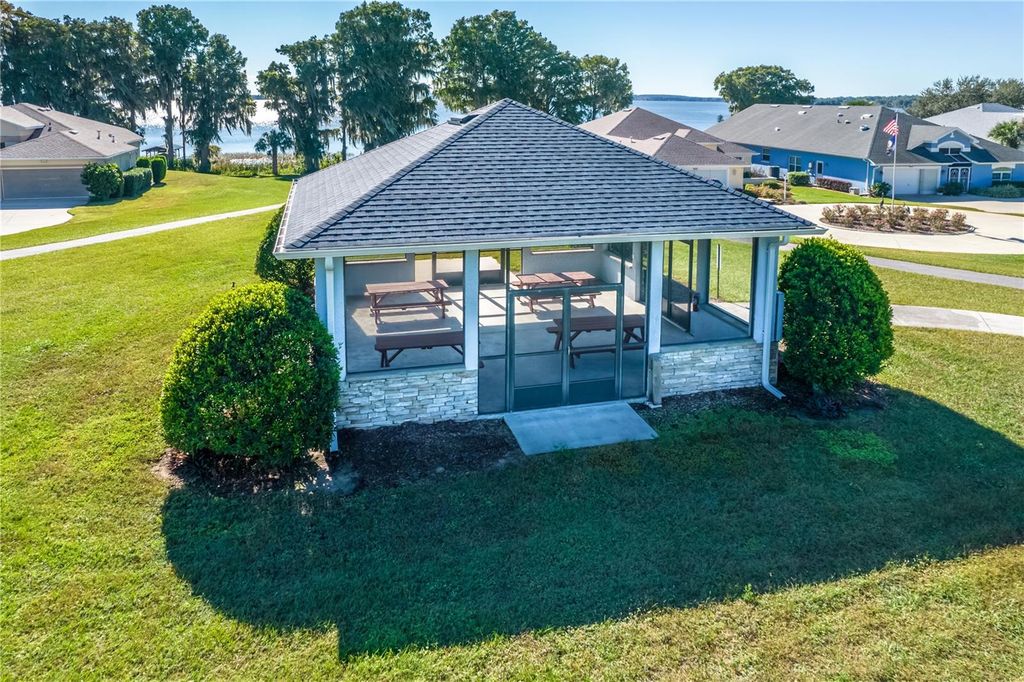 Image 69 of property listing at 5135 INDIAN OCEAN LOOP, Tavares, FL 32778