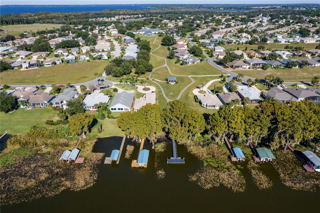 Image 70 of property listing at 5135 INDIAN OCEAN LOOP, Tavares, FL 32778