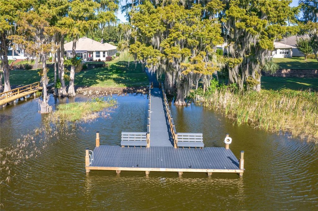 Image 71 of property listing at 5135 INDIAN OCEAN LOOP, Tavares, FL 32778