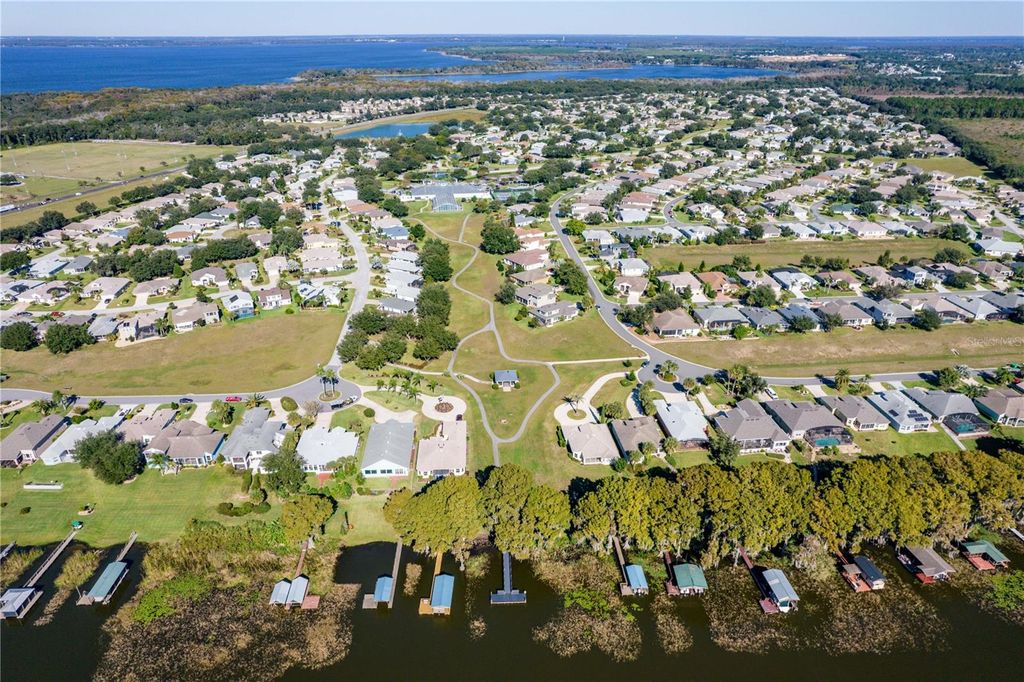 Image 73 of property listing at 5135 INDIAN OCEAN LOOP, Tavares, FL 32778