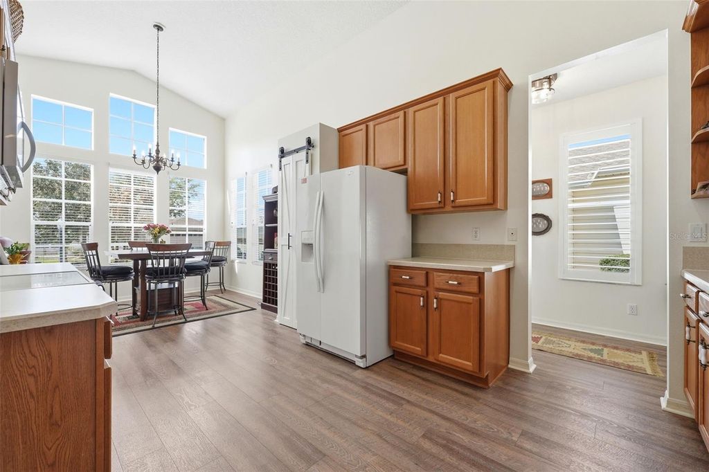 Image 9 of property listing at 5135 INDIAN OCEAN LOOP, Tavares, FL 32778