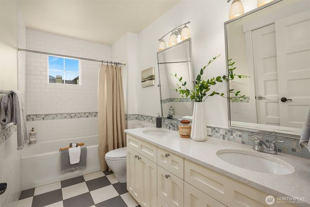 1447 26th Avenue NE, Issaquah, WA 98029