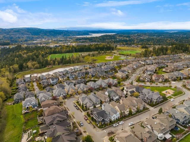 1447 26th Avenue NE, Issaquah, WA 98029