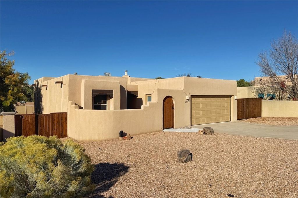 2917 Pueblo Halona, Santa Fe, NM 87507