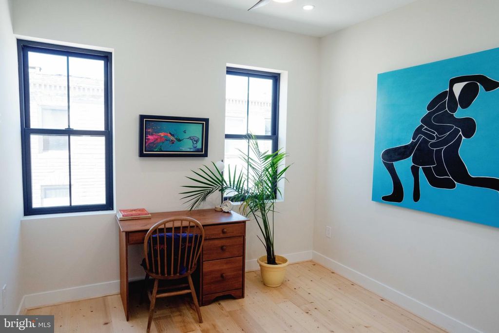 Image 3 of property listing at 225 VINCENT ST, Baltimore, MD 21223