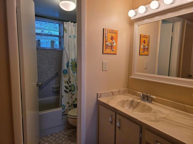1001 Colony Point Circle 405, Pembroke Pines, FL 33026
