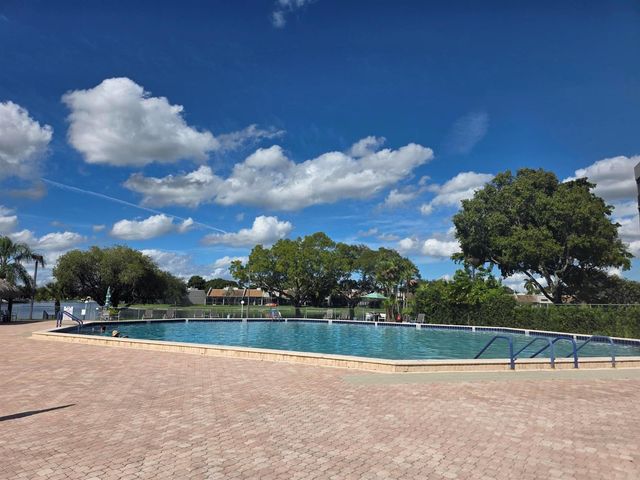 1001 Colony Point Circle 405, Pembroke Pines, FL 33026
