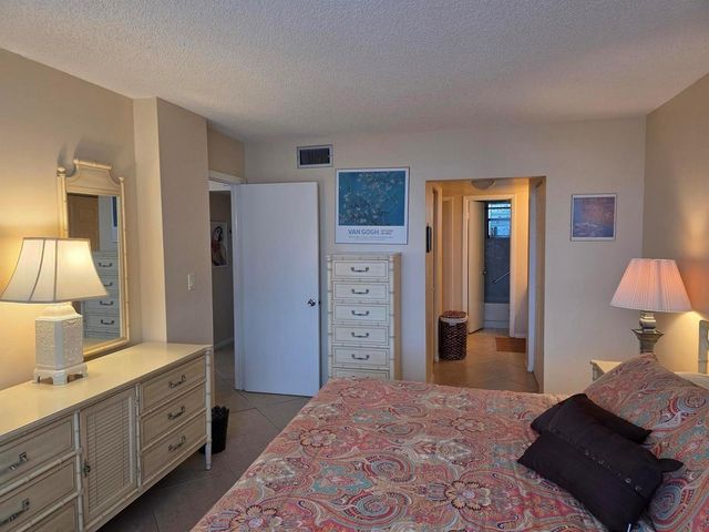 1001 Colony Point Circle 405, Pembroke Pines, FL 33026