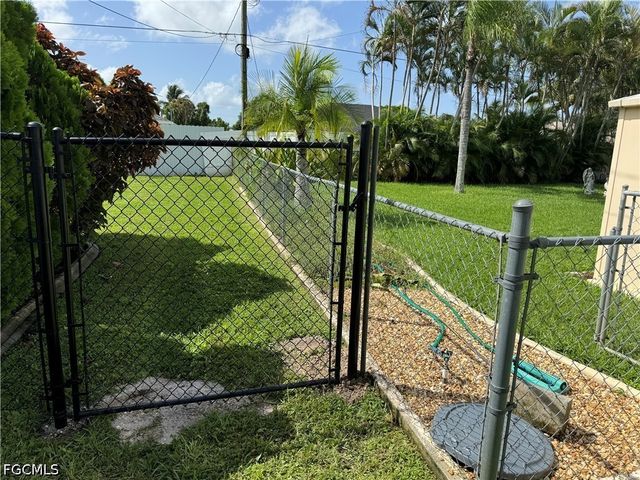 1716 SE 6th ST, Cape Coral, FL 33990