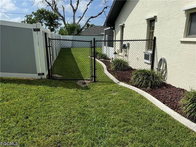 1716 SE 6th ST, Cape Coral, FL 33990