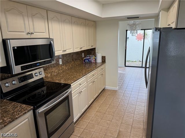 1716 SE 6th ST, Cape Coral, FL 33990