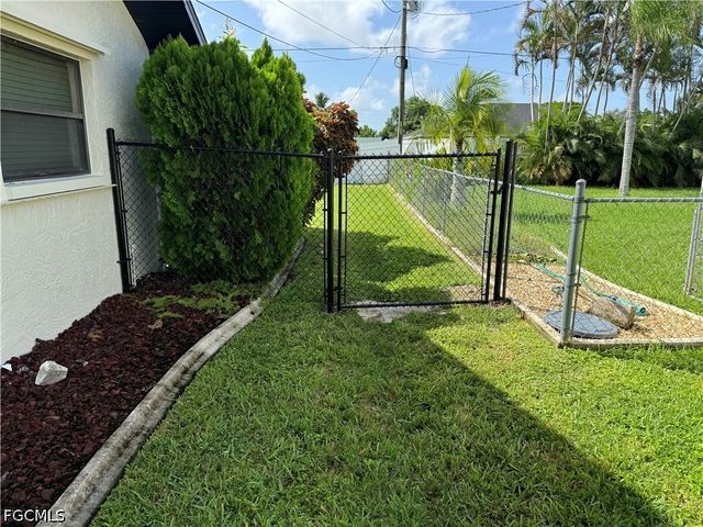 1716 SE 6th ST, Cape Coral, FL 33990