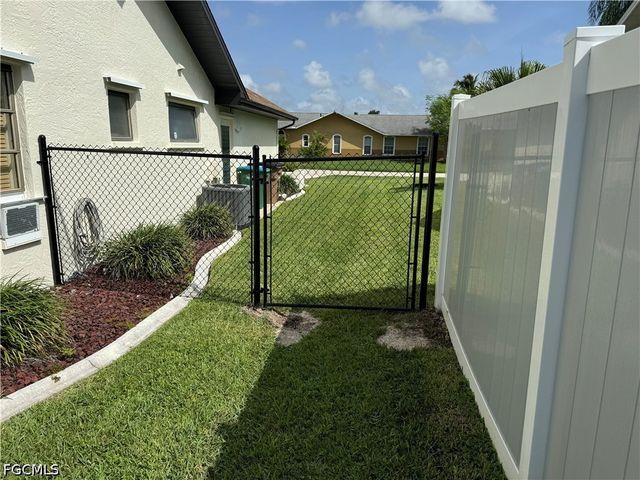 1716 SE 6th ST, Cape Coral, FL 33990