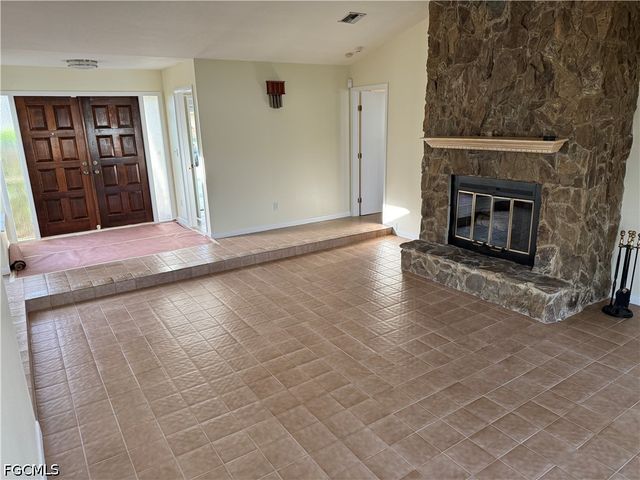 1716 SE 6th ST, Cape Coral, FL 33990