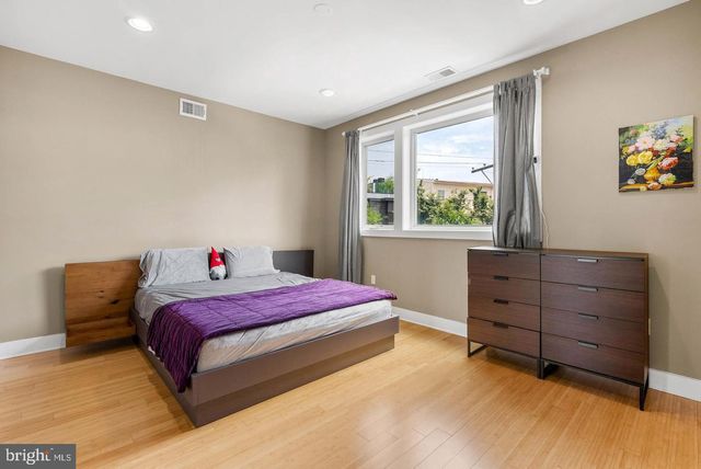 884 N LAWRENCE ST, Philadelphia, PA 19123